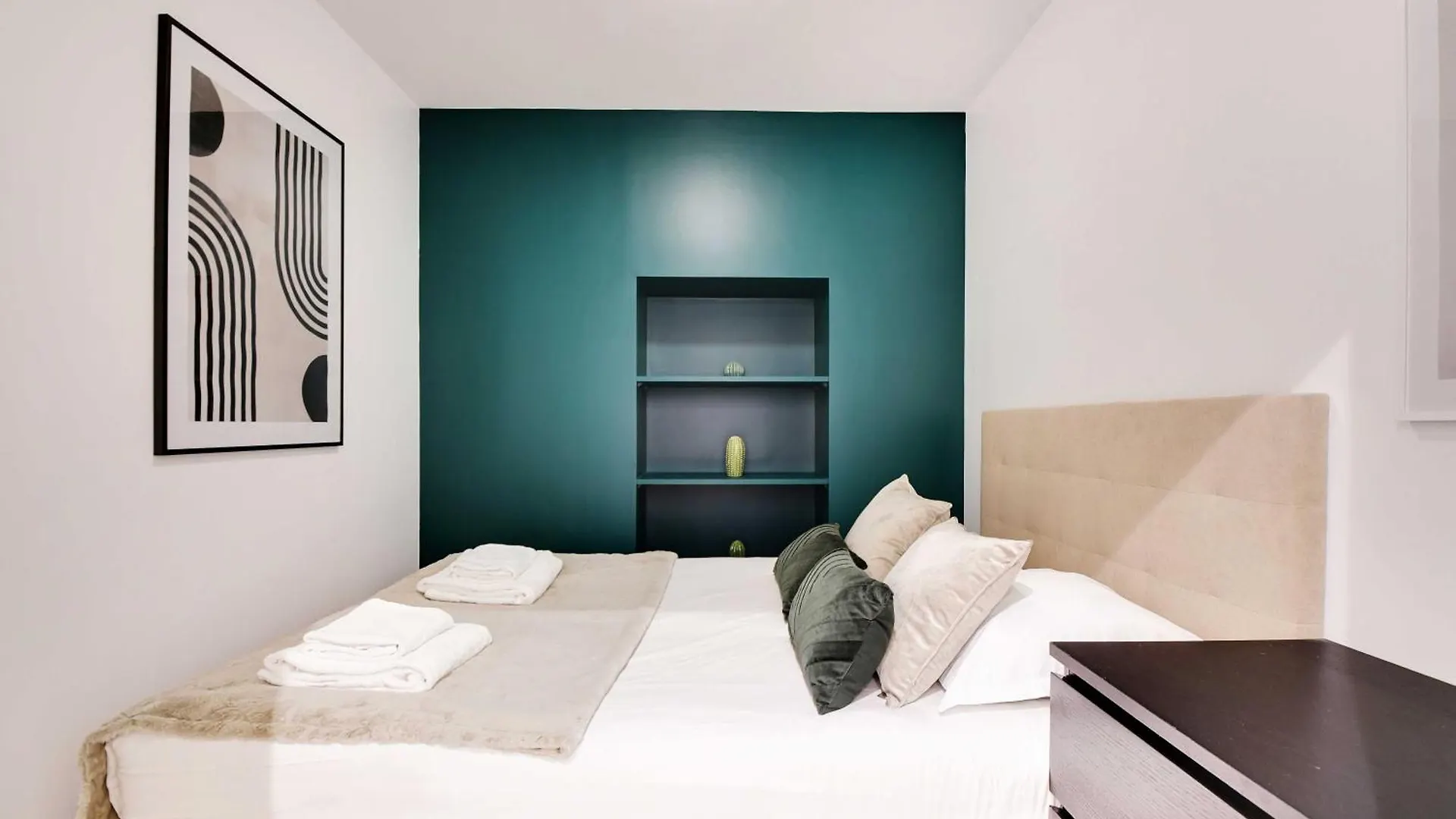 Enchanting 2 Bdr Parisian Apartment