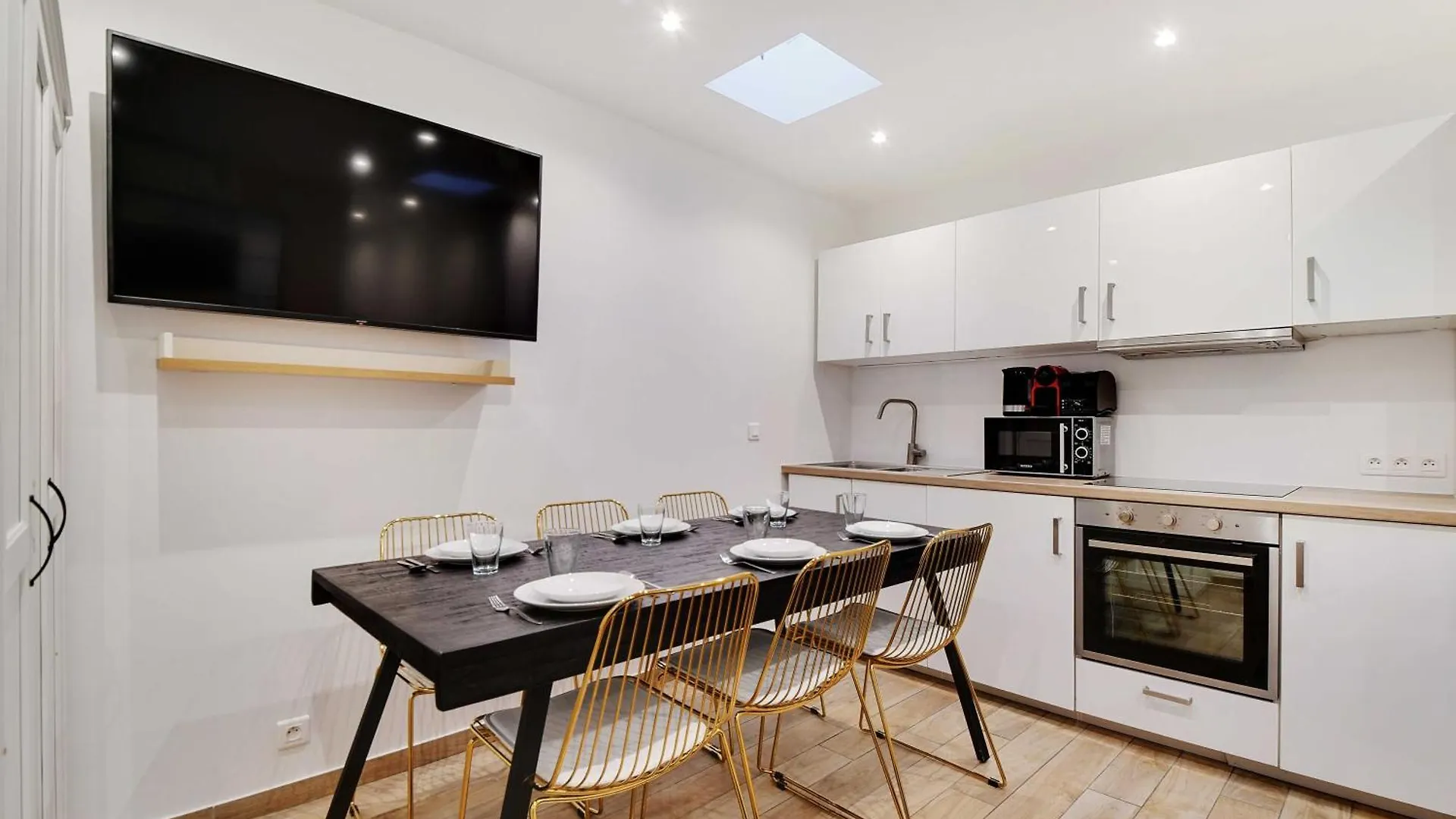 Enchanting 2 Bdr Parisian Apartment France