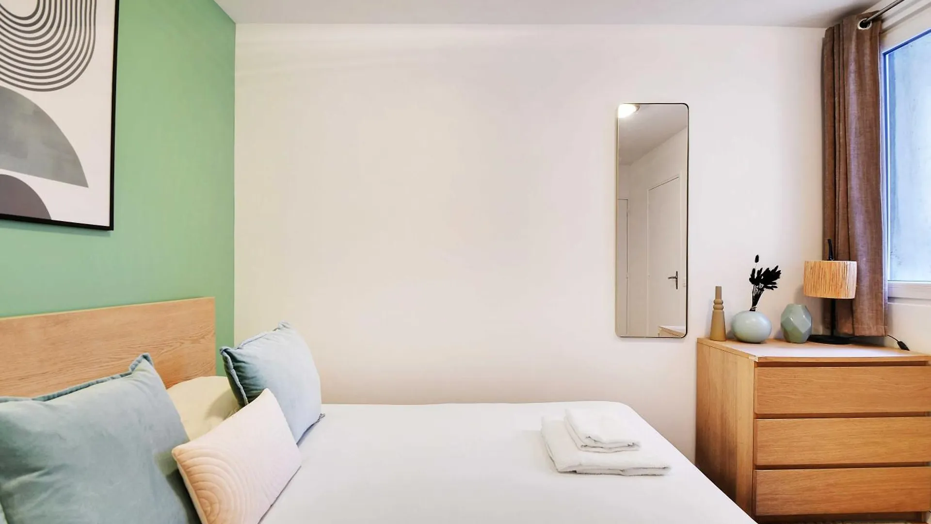 Enchanting 2 Bdr Parisian Apartment  Paris