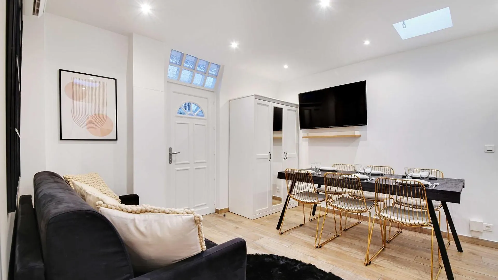 Enchanting 2 Bdr Parisian Apartment