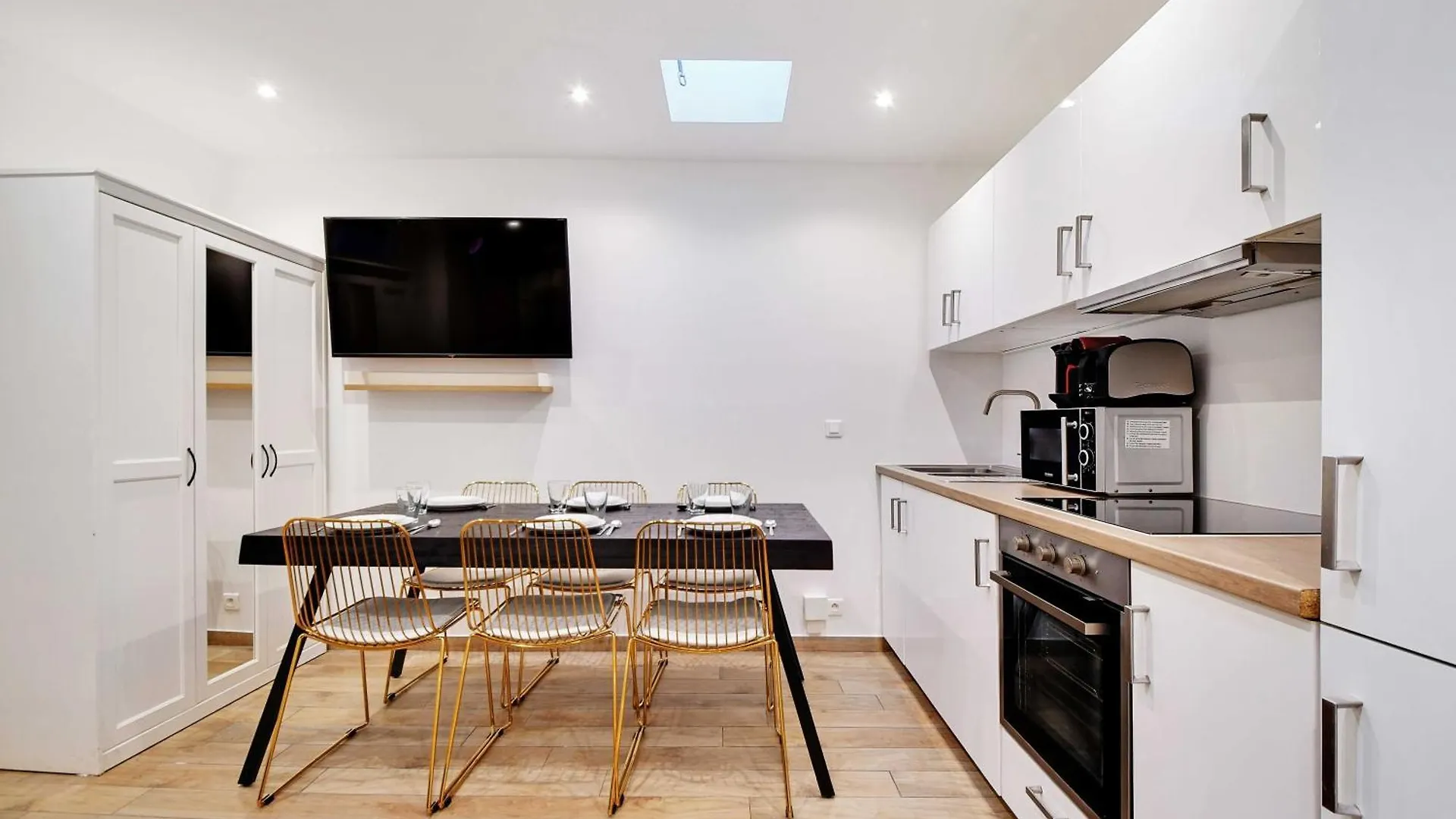 Enchanting 2 Bdr Parisian Apartment Francie